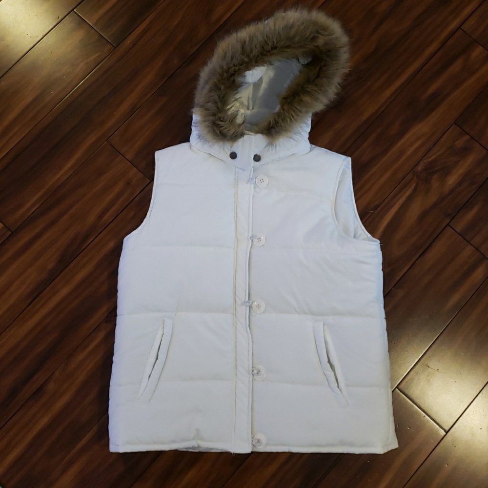 Finish Line Athletica Women's Puffy White Vest